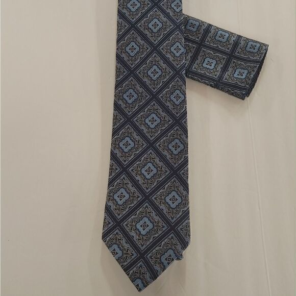 STACY ADAMS MEN'S TIE AND POCKET SQUARE SET. - Picture 1 of 5
